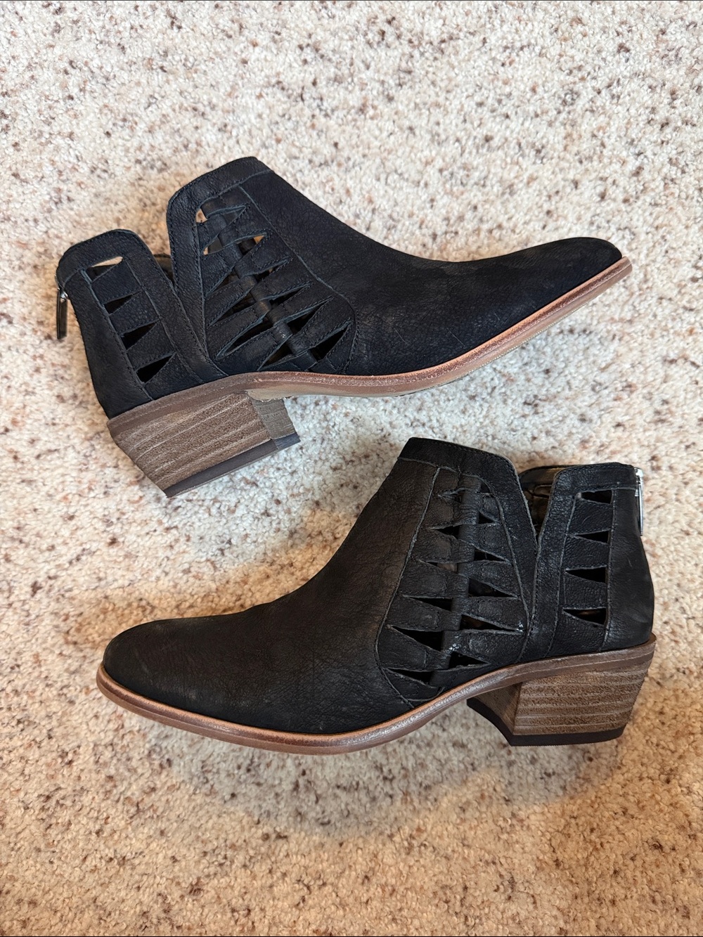Vince Camuto Peera Black Tumbled Leather Ankle Boot - Picture 2 of 11